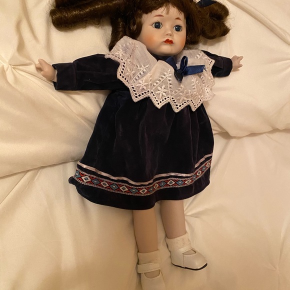 Bundle of 2 Vintage Brinn’s Porcelain Dolls - Picture 11 of 16